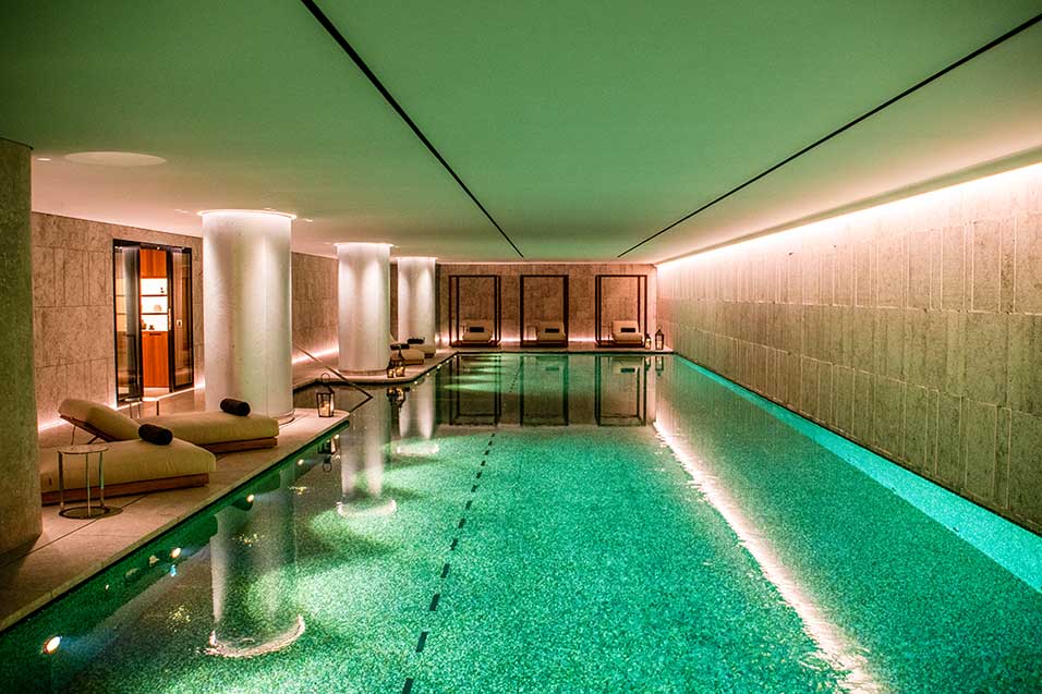 Espace piscine spa du Bulgari Hotel à Paris
