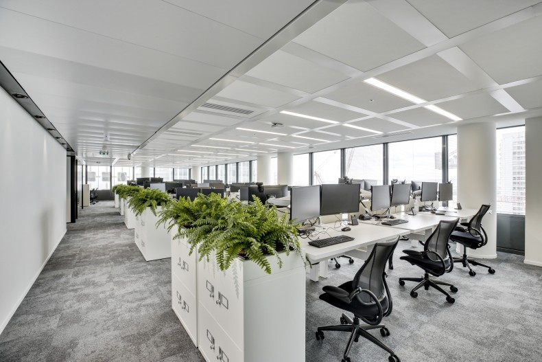 Bureaux en open space de la tour Opus