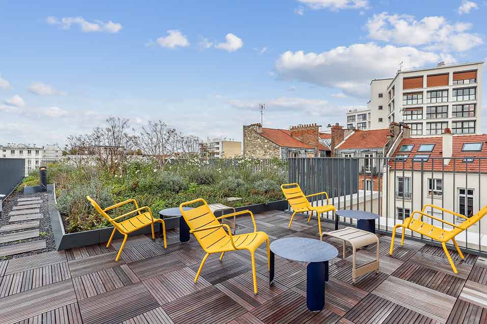 Roof top sitting area