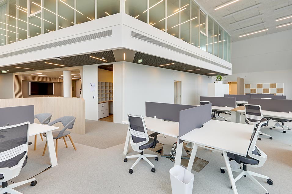 Photographie des espaces de travail en flex office du siège de Pierre Fabre
