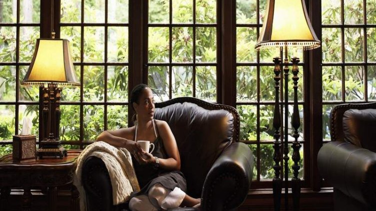 A women sitting and have a cup of coffee
